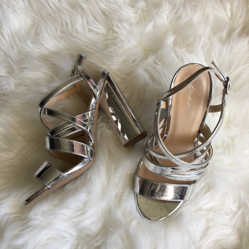 NWOT Silver strappy block heels size 7